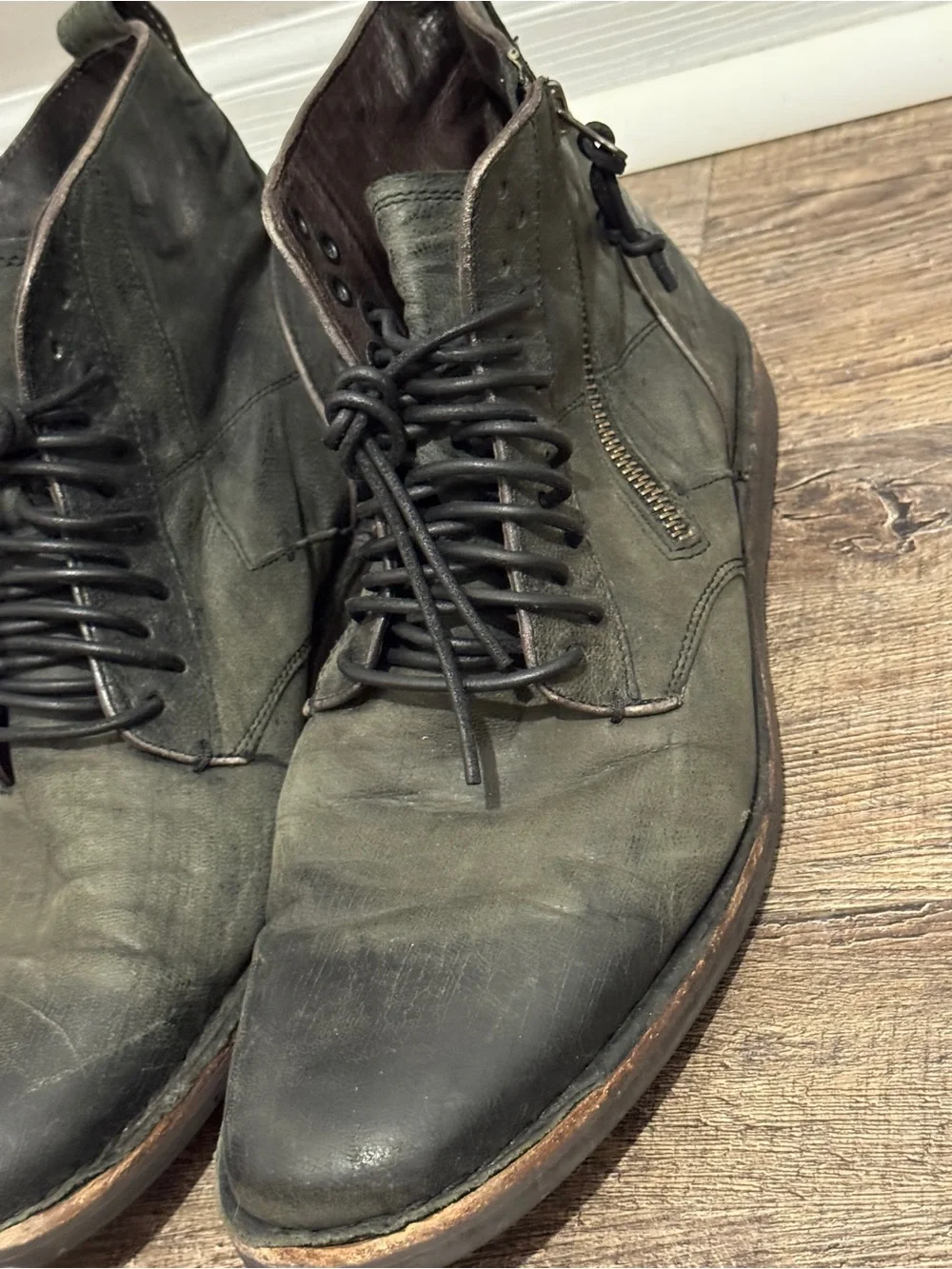 John Varvatos Black Distressed Leather Lace-Up Barrett Boots size 9.5